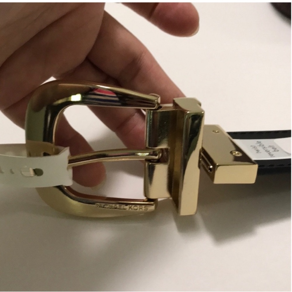 Michael Kors Twist Reversible Belt Genuine Leather size medium. NWT - Picture 10 of 15